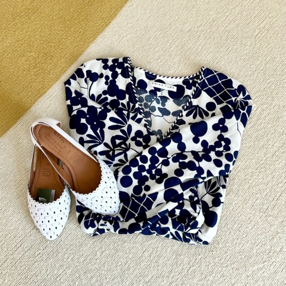 🪻Trina Turk Blouse. Mock wrap with tie. Small. Excellent condition.